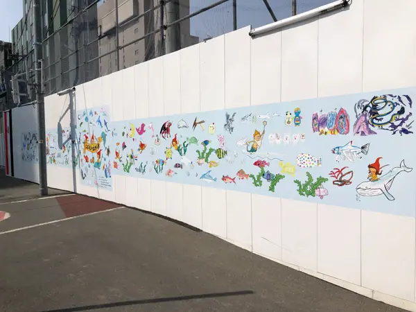 こどものえがお 浦和駅西口 仮囲いアート